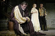 Othello, Ladislav Frej (Brabancio), v pozadí Lucie Vondráčková (Desdemona) s Michalem Dlouhým (Othello), zdroj: © AGENTURA SCHOK, foto: ...