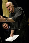 Martin Huba (režie), Martin Hilský (překlad) na zkoušce hry Richard III., zdroj: © AGENTURA SCHOK, foto: Viktor Kronbauer